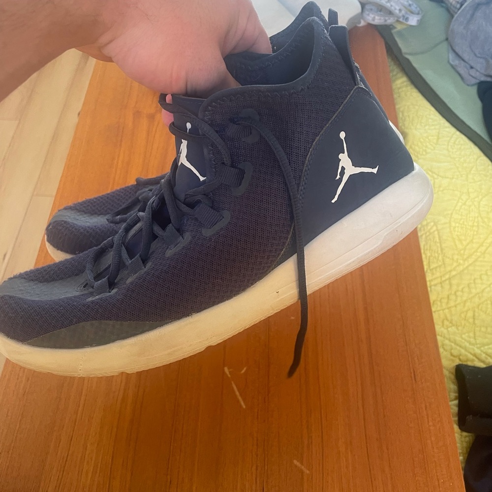 Jordan Reveal size 12 Navy blue